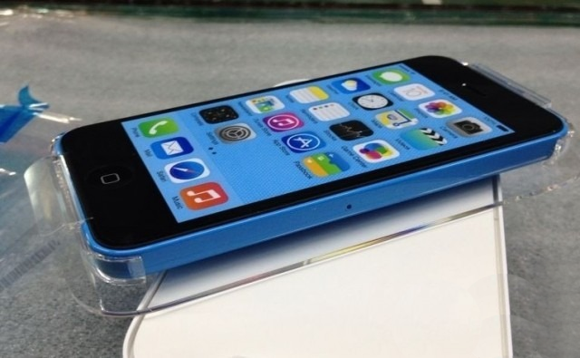 iPhone 5C azul en empaque