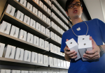 NTT DoCoMo venderá el iPhone por primera vez en Japón, China Telecom confirma venderá el iPhone 5S en China.